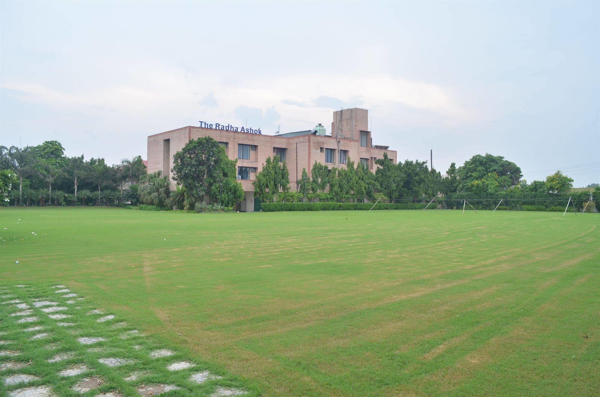 Shri Radha Brij Vasundhara Resort & Spa Govardhan Exterior photo